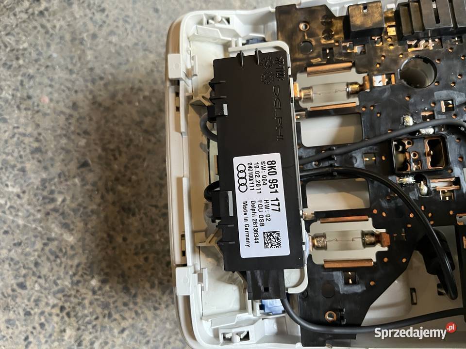 LAMPKA OŚWIETLENIE KABINY 8T0947135BF AUDI A5 8T Oświęcim sprzedam