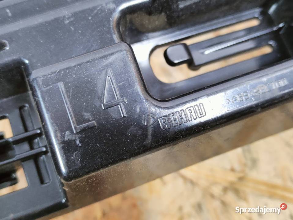 Ślizg Mocowanie Listwy Progowej Lewy Tył BMW X2 Pleszew