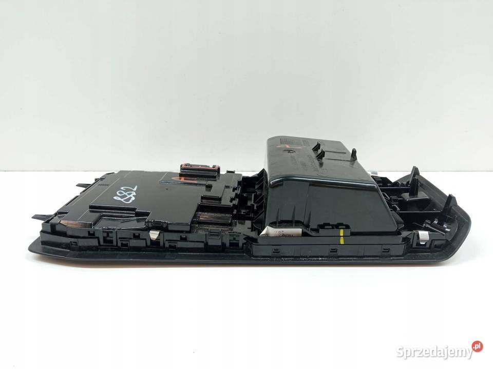 LAMPKA PODSUFITKI CZARNA 5E3959569A Skoda