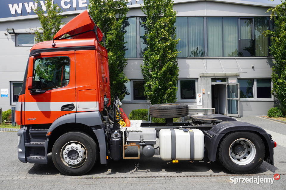 Ciągnik siodłowy MercedesBenz Actros 1833 260
