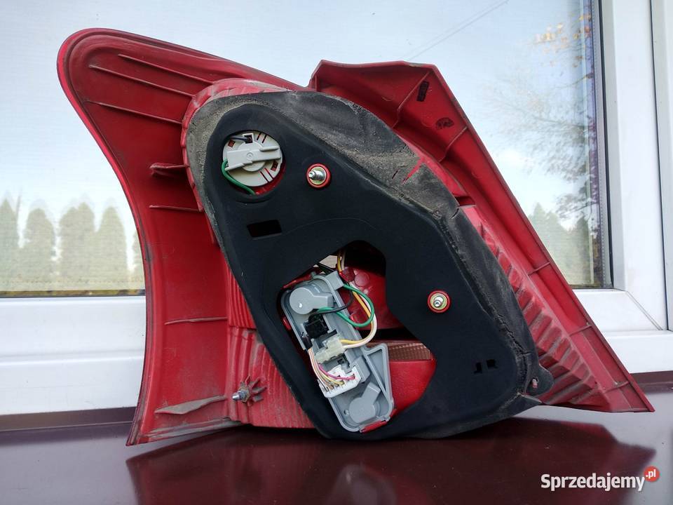 Toyota Yaris II 2 lampa tył tylna prawa wkład Sieradz sprzedam