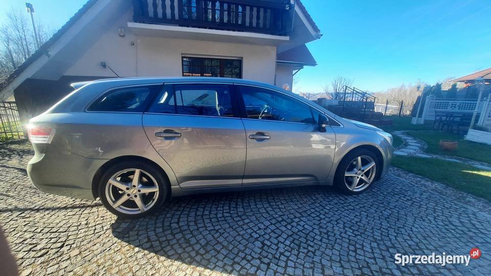 Toyota Avensis Kombi 18 Benzyna z potwierdzonym Karpacz