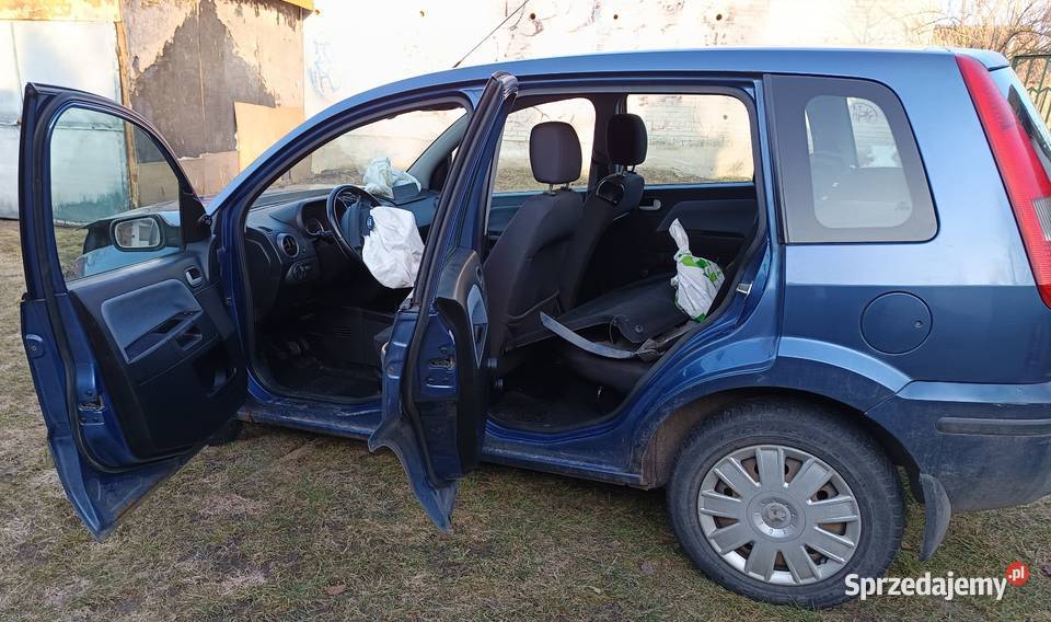 Ford Fusion uszkodzony