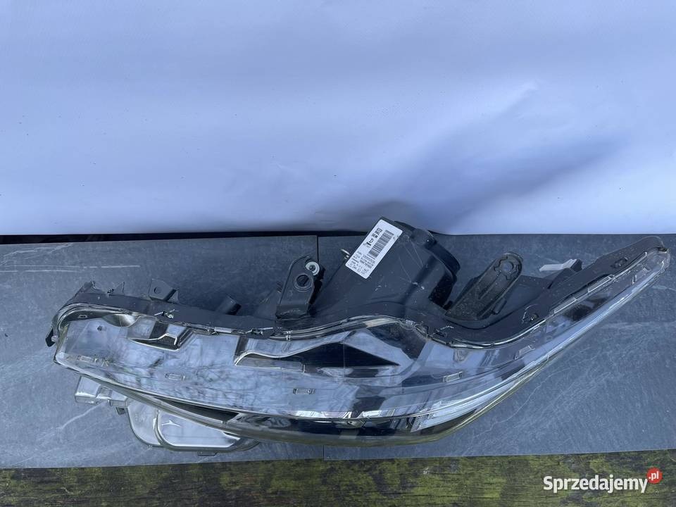 TOYOTA AURIS 2 LIFT LEWA LAMPA PRZÓD wielkopolskie Ostroróg sprzedam