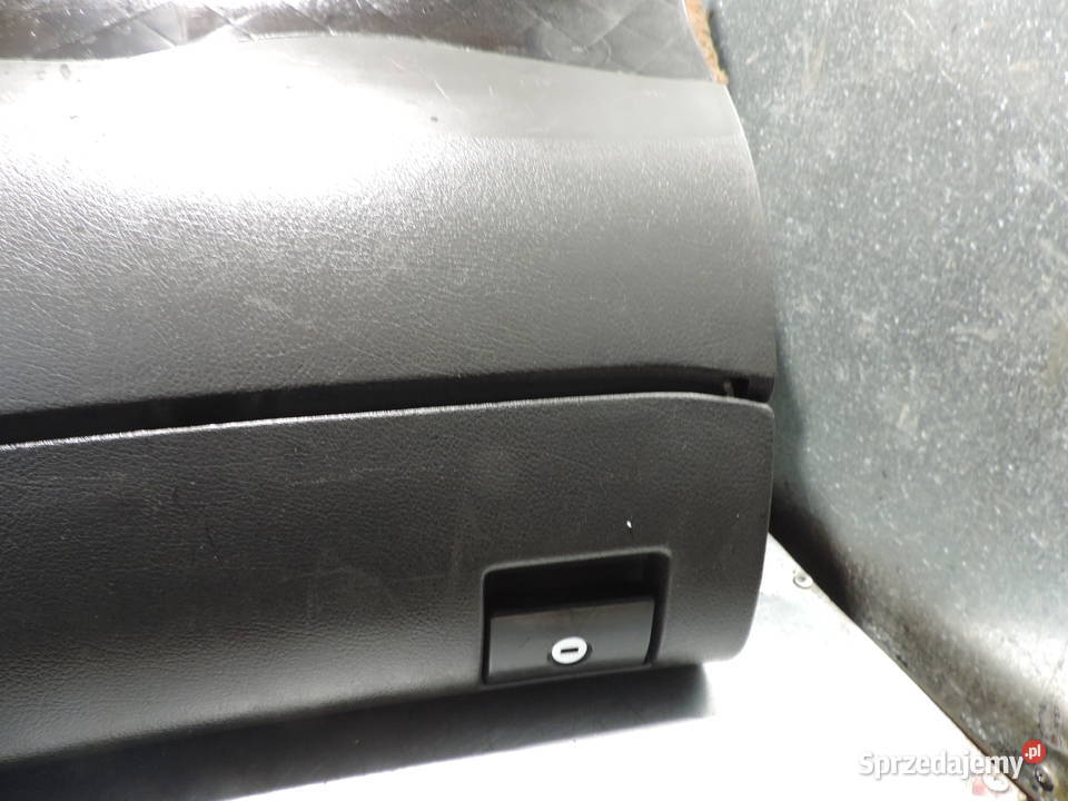 AUDI A4 B5 FL SCHOWEK PASAŻERA Rok produkcji 1999