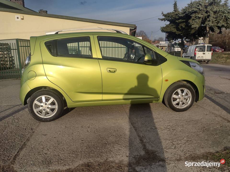 Chevrolet Spark 12 Benzyna 2011 zielony Jasło