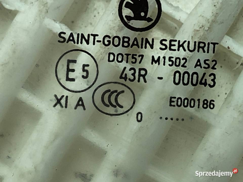 SZYBA LEWY PRZÓD SKODA SUPERB III Kombi