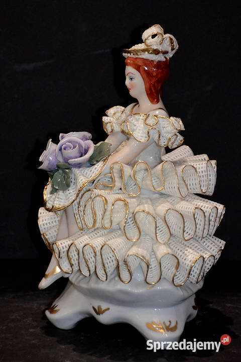 Roceram porcelana figurka Contesa koronki 1819