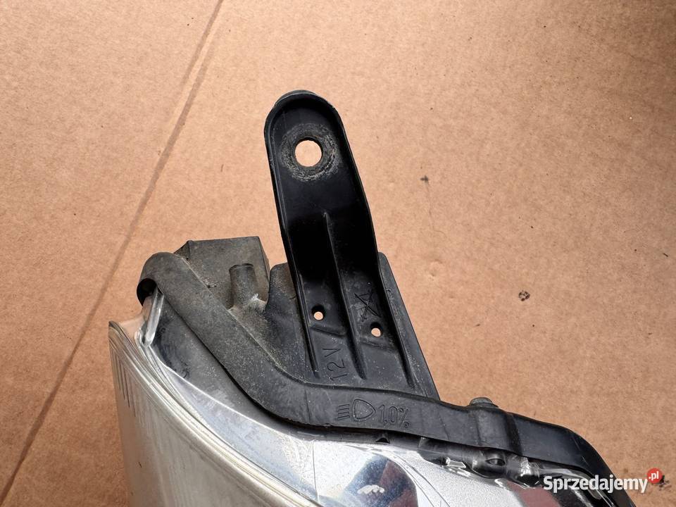 Lampa prawy przód Yaris III 1114 przed lift Lampy przednie małopolskie Brzesko sprzedam