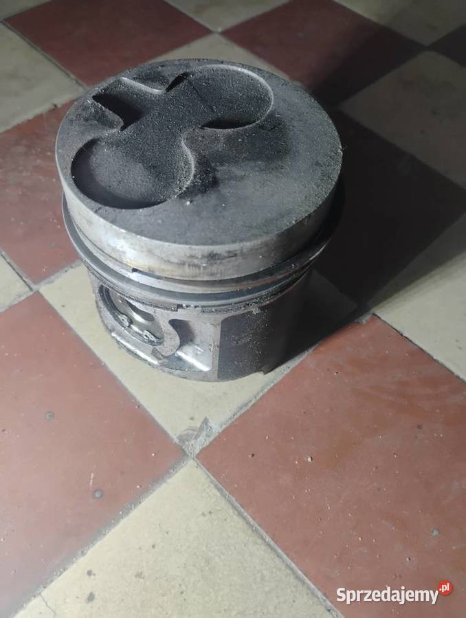 Tłok CAT C15 Shibaura N834 części sprzedam