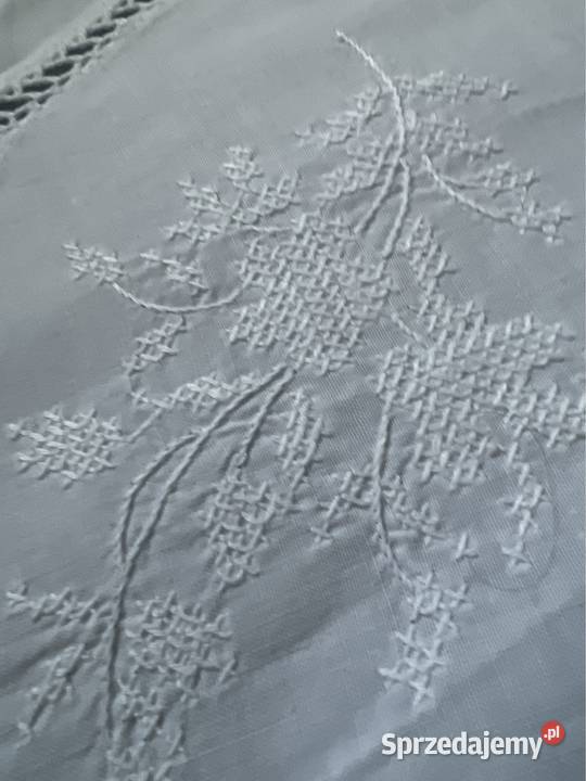 Obrus biały szydełkowy haftowany Obrusy i serwety Zabrze sprzedam