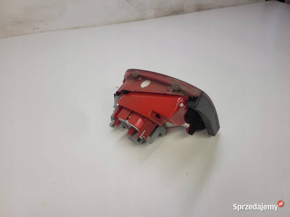 LAMPA LEWY TYŁ AUDI A4 B8 KOMBI LED 8K9945093B Przystajń sprzedam