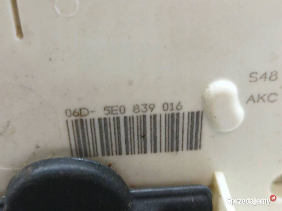 ZAMEK DRZWI TYŁ PRAWY 5D HB 5E0839016 Skoda