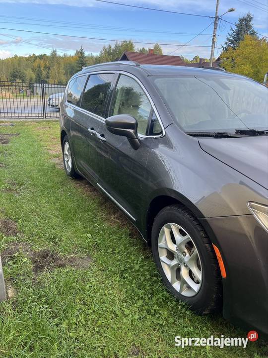 Chrysler Pacifica 2018 ładny automat monitory w świętokrzyskie sprzedam