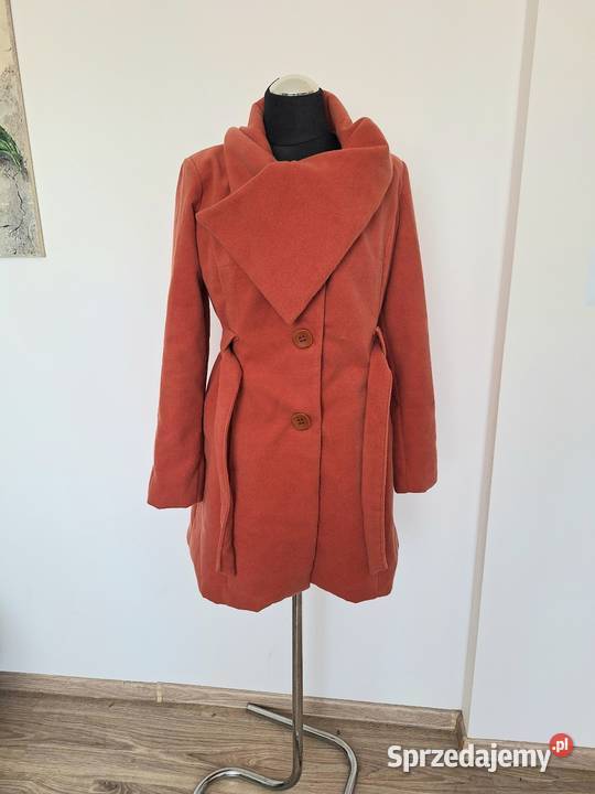 Przepiękny pastelowy koralowy płaszcz wełniany