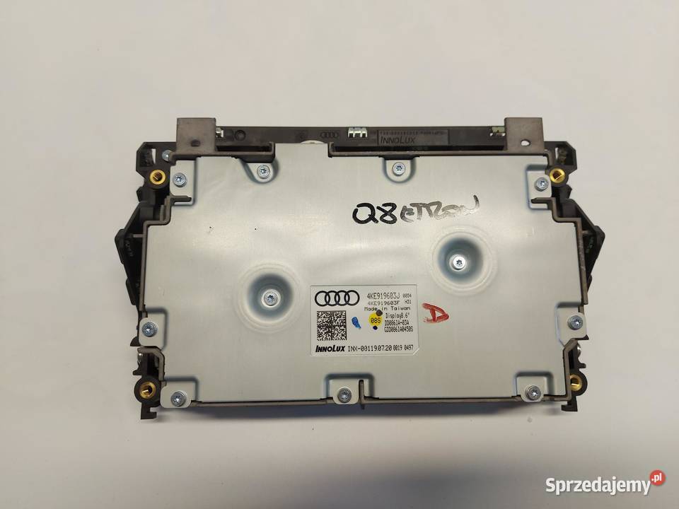 Audi Q8 ETRON 4KE 2020r wyświetlacz ekran panel osobowe