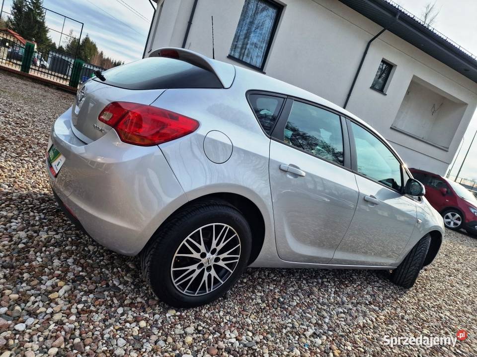 Opel Astra J 14 Benzyna Sprowadzony Białystok