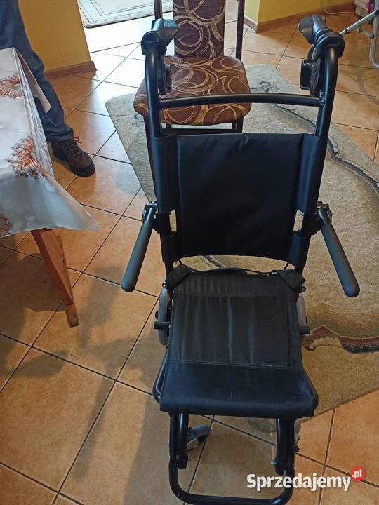 Sprzedam Wózek inwalidzki półaktywny Mobiclinic SATURNO