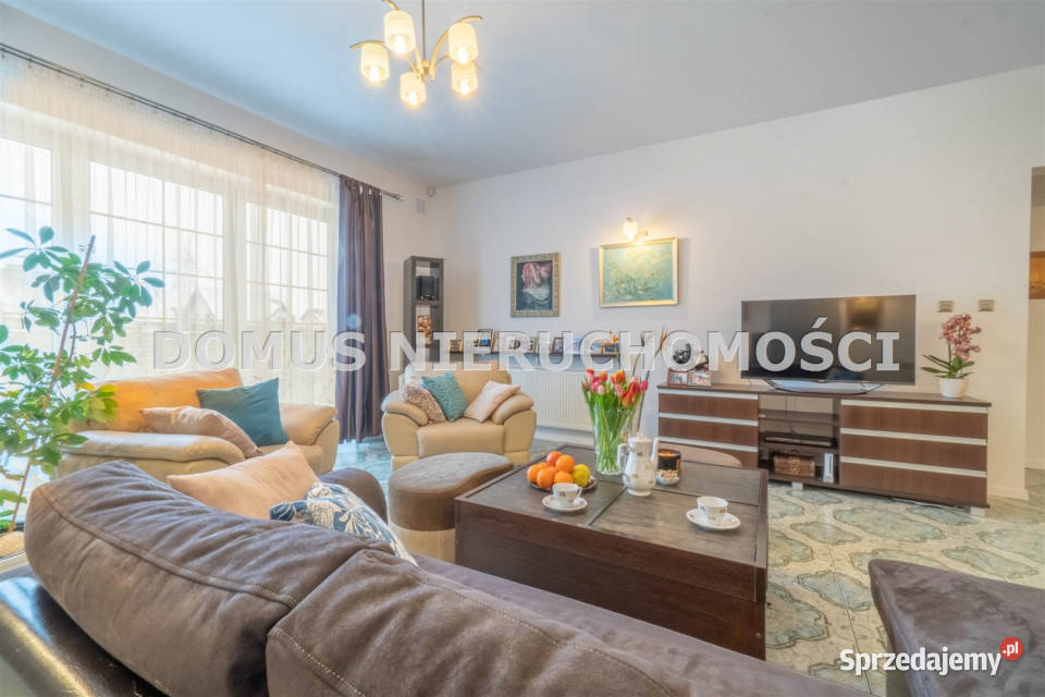 Dom wolnostojący Brzeziny 1641m2 węglowe