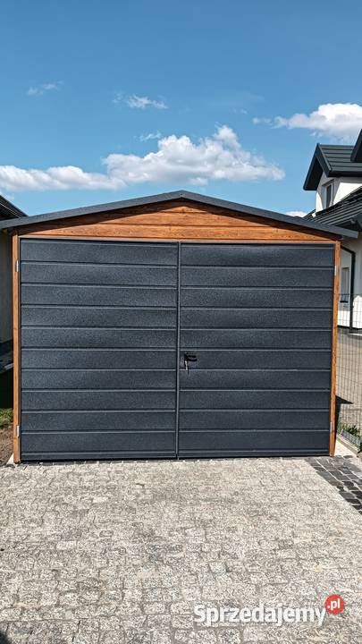 Garaż blaszany 3x5 drewnopodobny z bramą