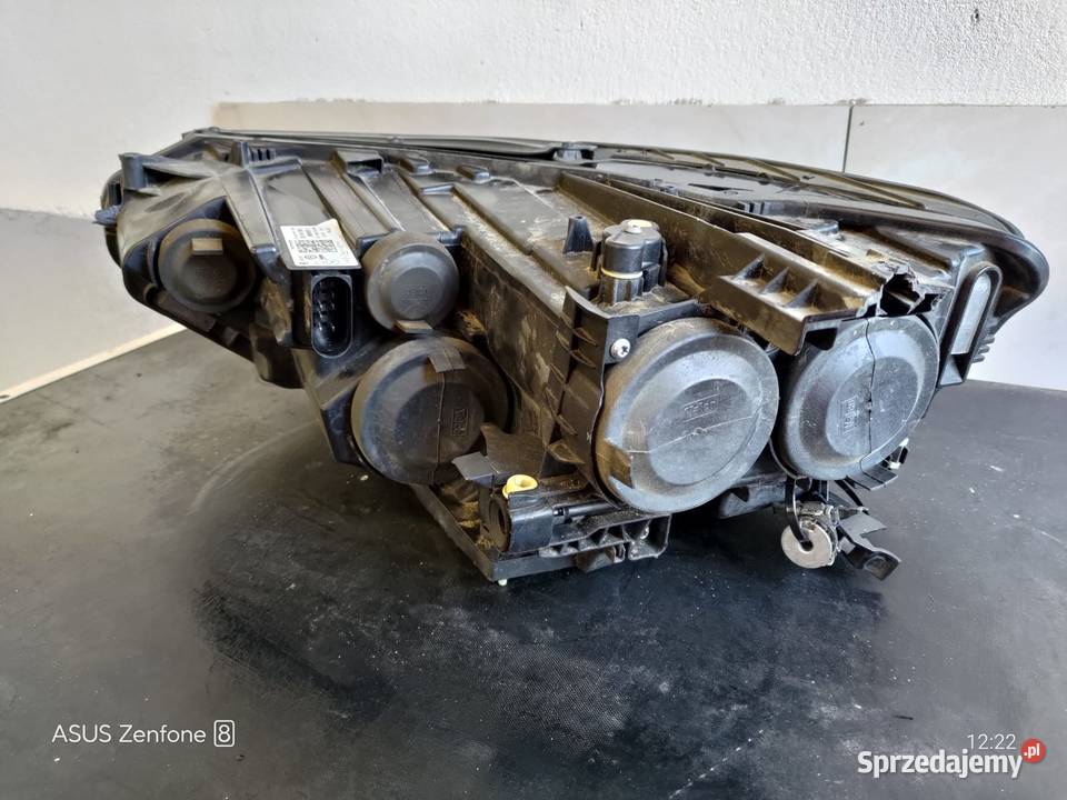 Reflektor prawy VW Passat b8 Złoczew sprzedam
