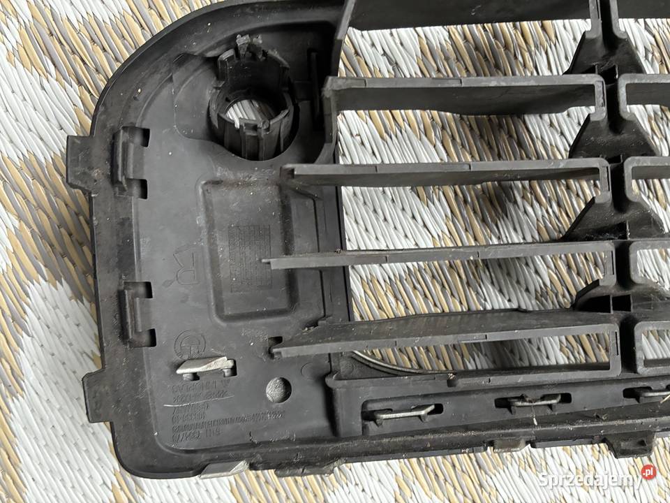 Prawa kratka atrapa zderzak przód BMW X1 F48 PDC