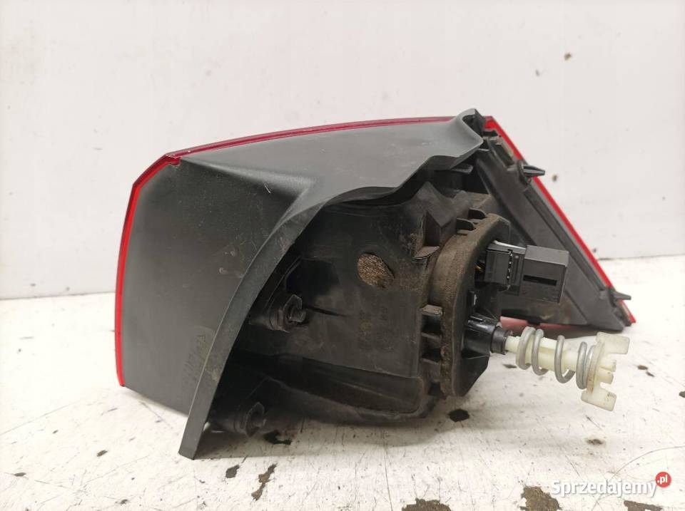 LAMPA TYŁ LEWA LED 5D HB GTI USZKODZONA sprzedam