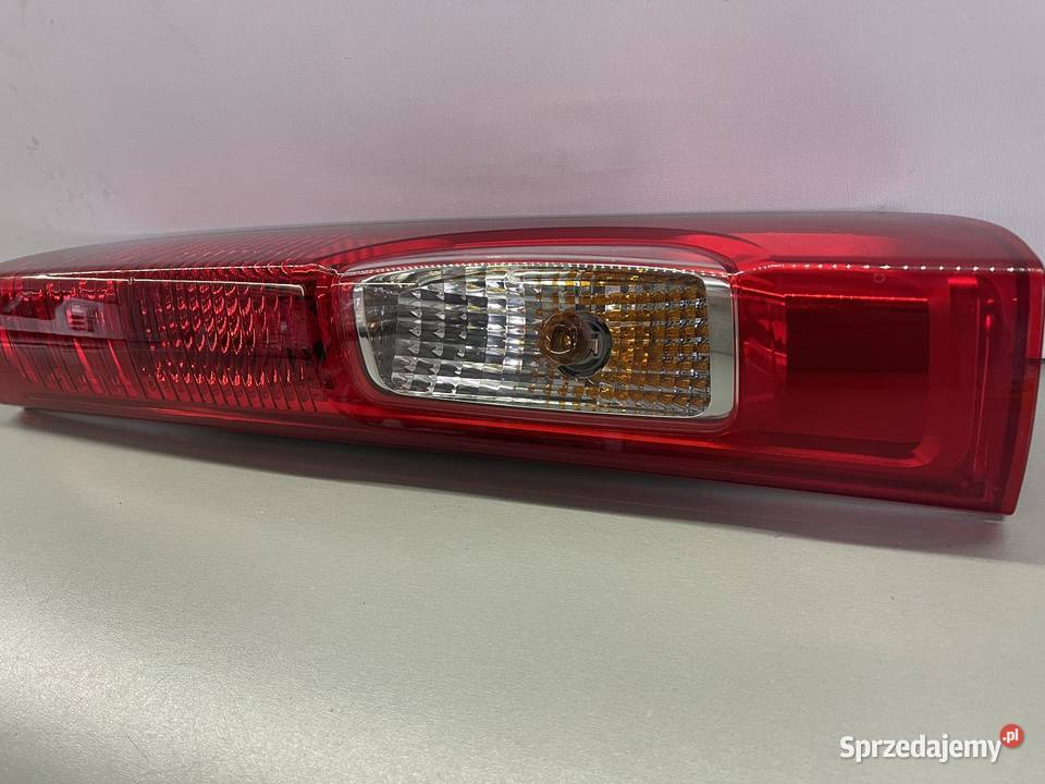 VW TRANSPORTER T5 PRAWA LAMPA TYŁ Ostroróg sprzedam