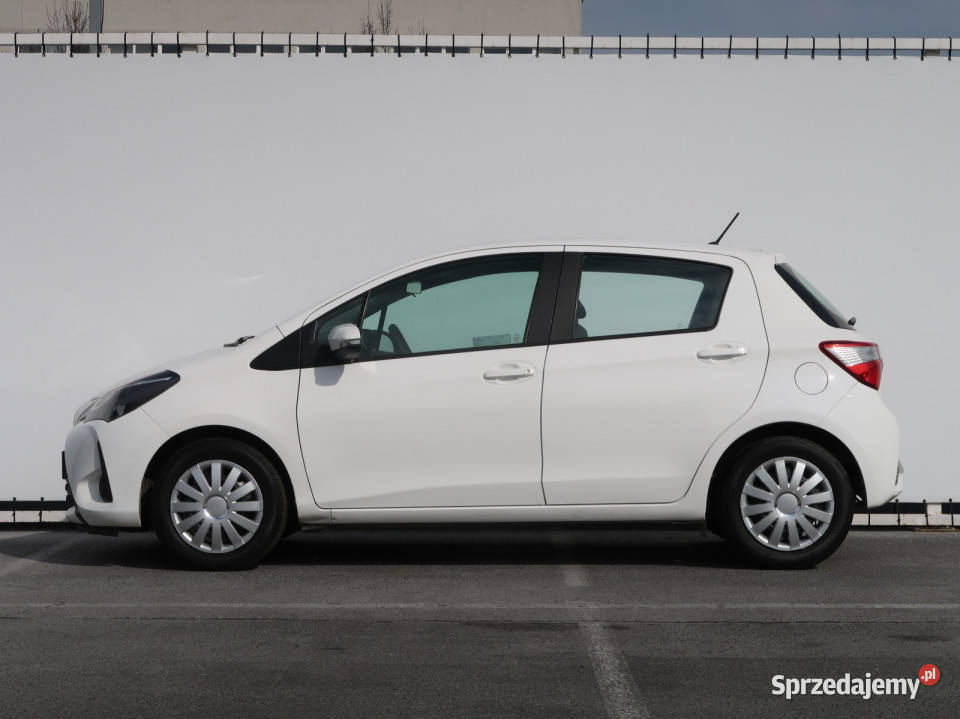 Toyota Yaris 10 VVTi asystent pasa ruchu Bielany Wrocławskie