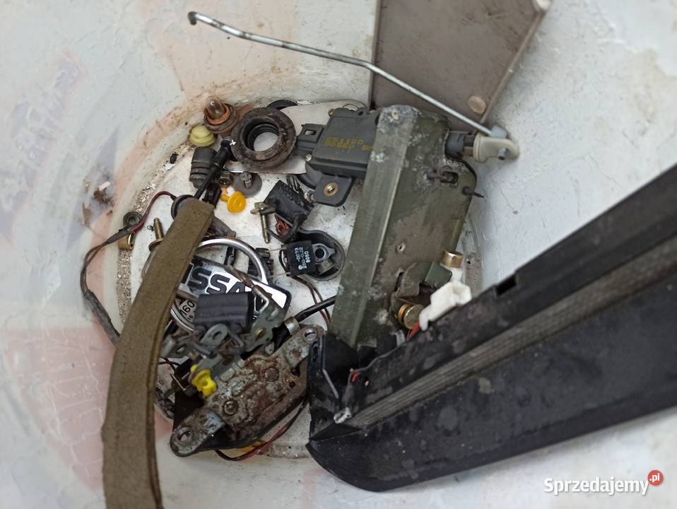 Nissan Almera n16 zamek klapy tył mazowieckie sprzedam