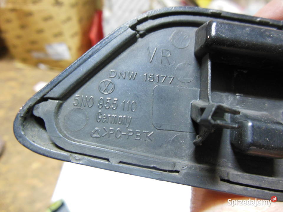 zaślepka sprysku zderzaka prawa VW TIGUAN I osobowe Zderzaki Kozy sprzedam