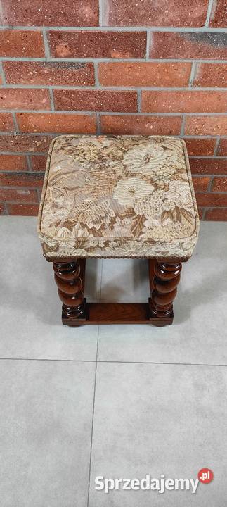 Piękny taboret dębowy