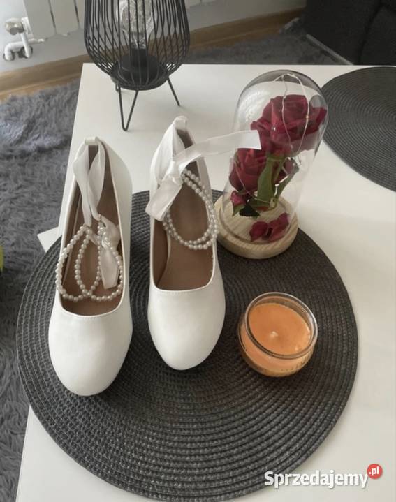 Nowe śliczne buty zdobione inna Czółenka