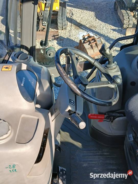 Volvo BL71 KoparkoŁadowarka VOLVO BL71 z 2006 Koparko ładowarki Złoczew sprzedam