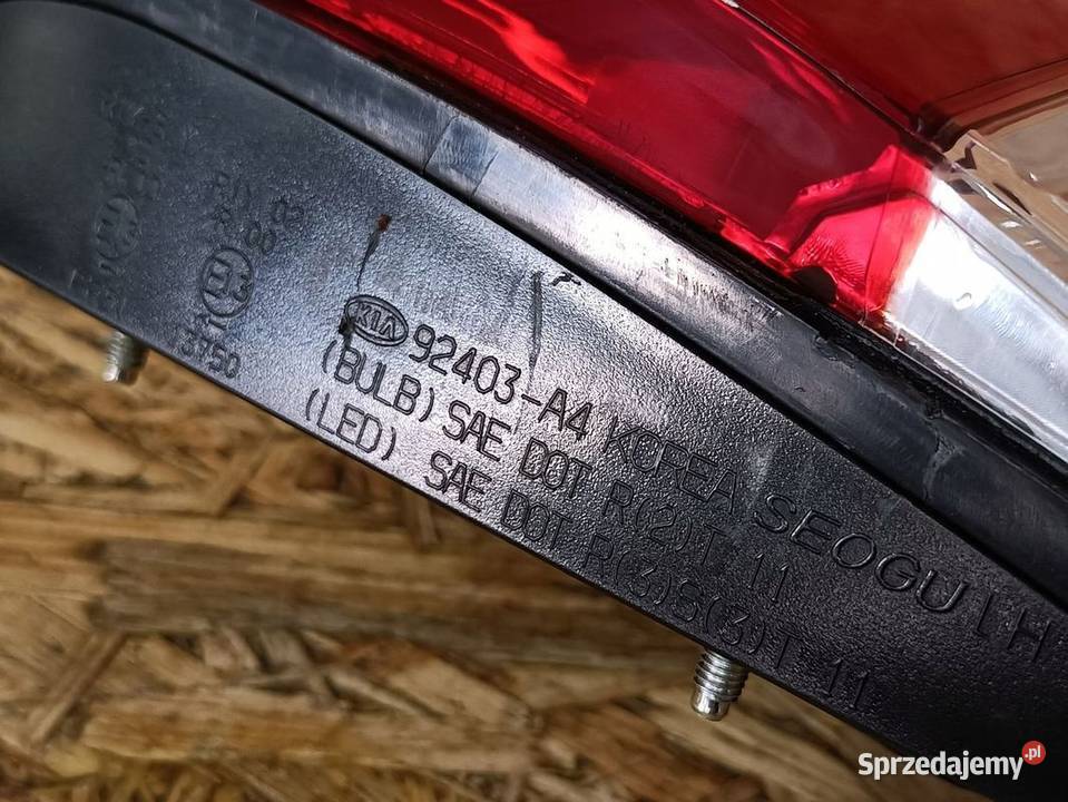 KIA CARENS IV LAMPA W KLAPĘ LEWY TYŁ 92403A4010 wielkopolskie Pleszew