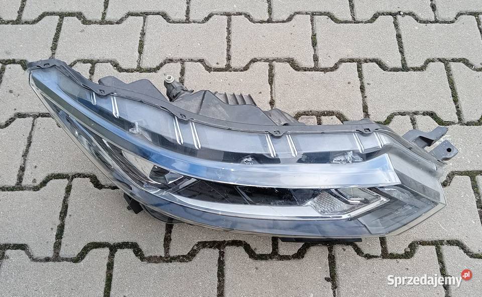 Nissan Qashqai Lift Led reflektor lampa prawy Przeźmierowo sprzedam