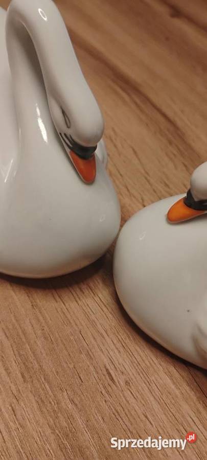 Porcelanowe łabędzie stan super Kłobuck