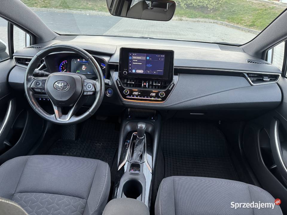Toyota Corolla 18 Hybrid Active Niski przebieg nieuszkodzony Corolla