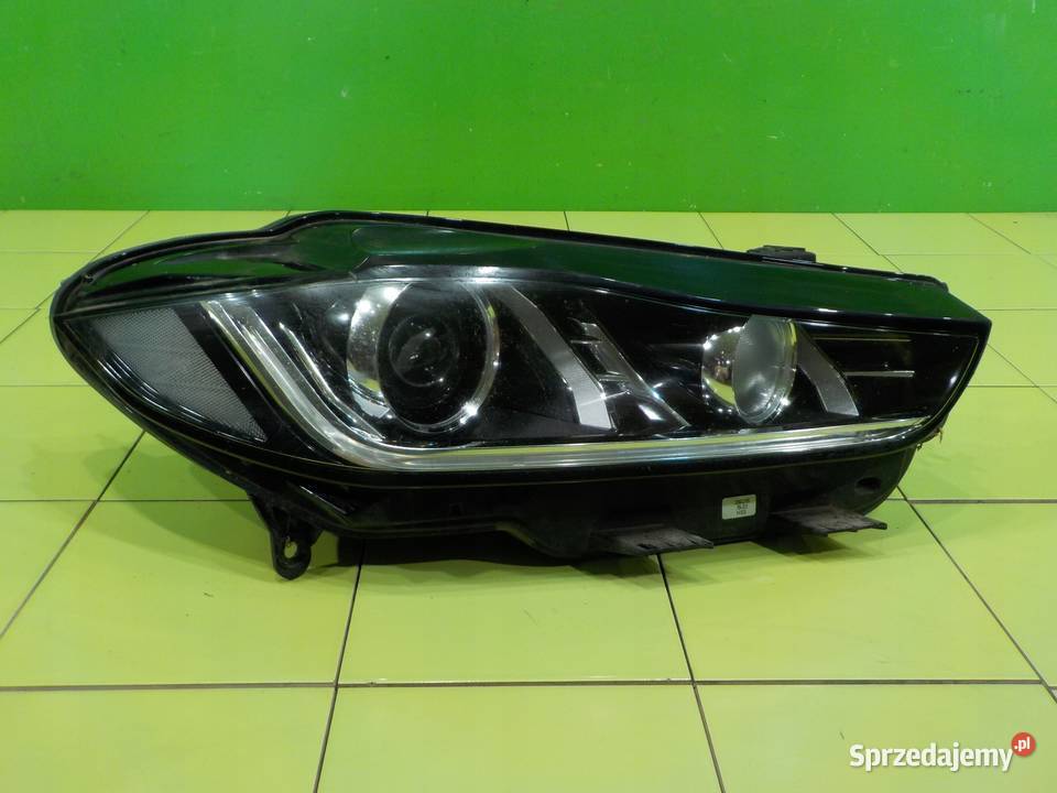 JAGUAR XE 20 D AUT 15r SEDAN 4D XENON lampa Suków