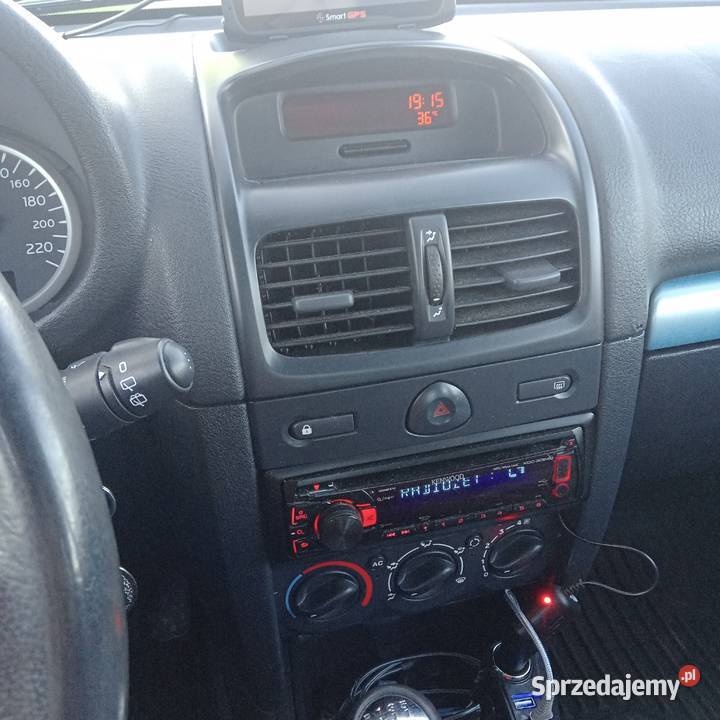 Sprzedam samochód RENAULT clio 2 14 16v Łasin