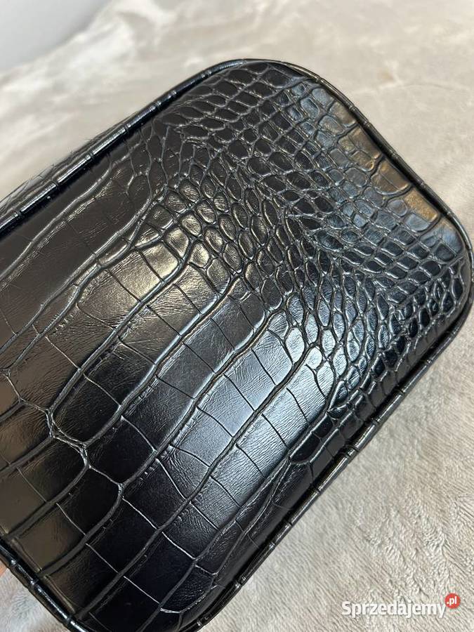 Torebka crossbody czarna skóra węża Reserved Jasło