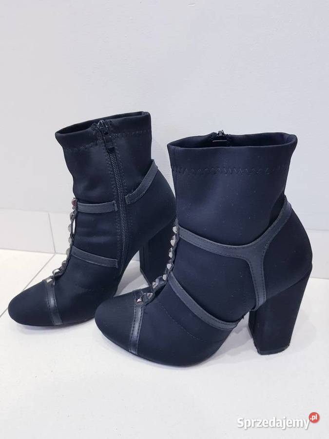 Damskie jesienne botki na słupku z ćwiekami