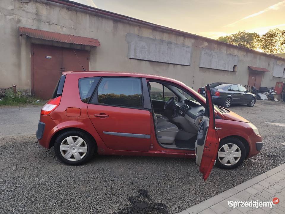 Renault Scenic czerwony