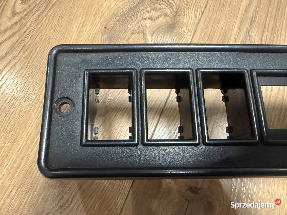 Fiat 126p ST panel radia konsola ramka Super