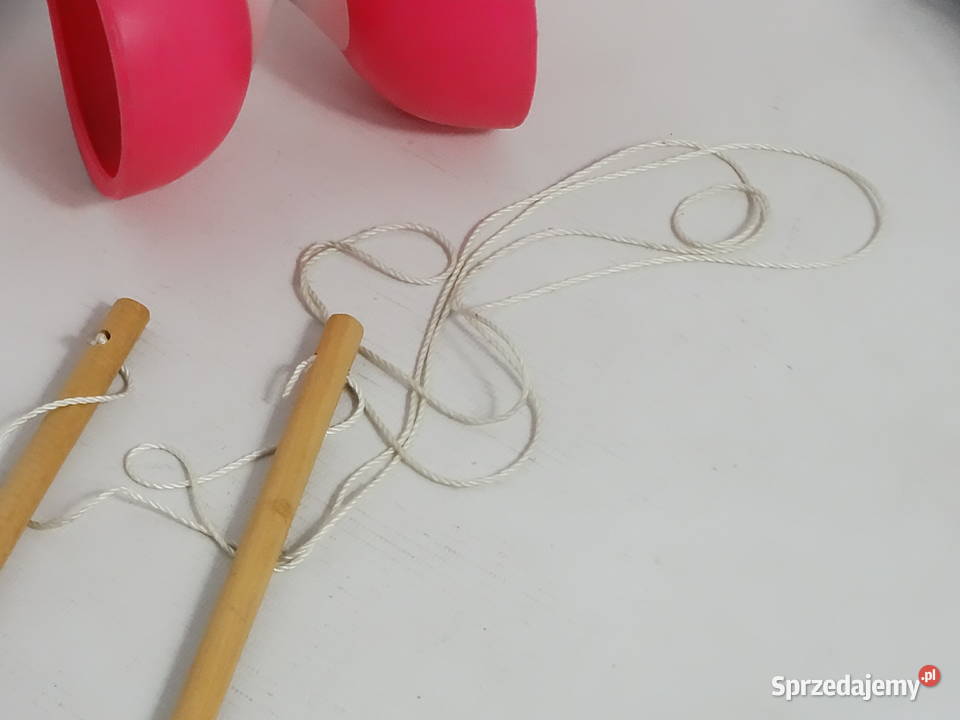 Diabolo różowe drewniane kijki ze sznurkiem Biłgoraj