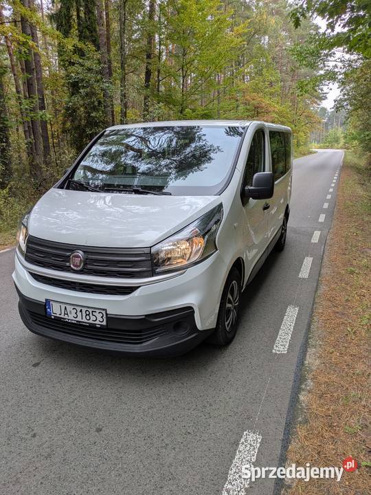 Wypożycz wynajem busa Fiat Talento 9osób Trafic