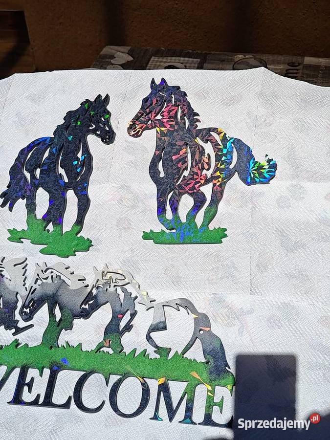 Konie z żywicy epoksydowej holograficzne 3