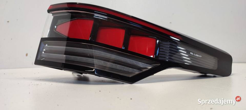 VW TAYRON LAMPA LEWY TYŁ 57L945208A