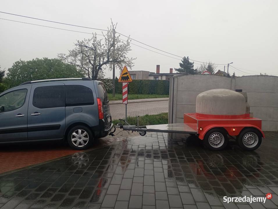 Mobilny piec opalany drewnem do wypieku pizzy