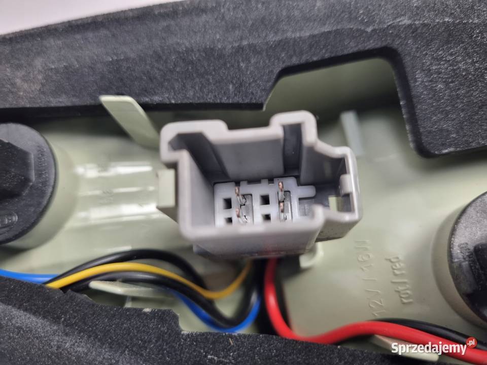 Volvo V70 III XC70 0713r TYLNIA TYLNA LAMPA LEWA osobowe